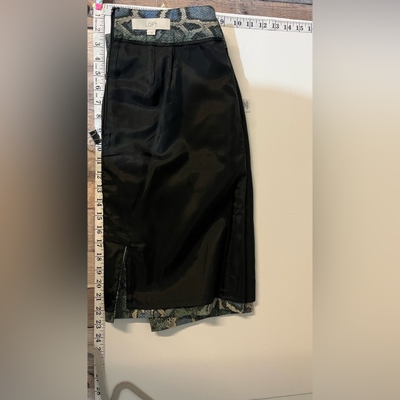 Ann Taylor Loft Women's Blue Teal Tan Reptile Print Skirt Size 8 - Picture 3 of 9